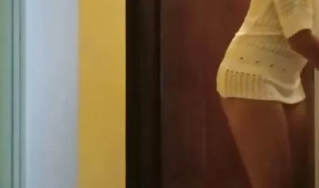هتی بلوند داستان سكسى شهوانى با استفاده از dildo روی بیدمشک