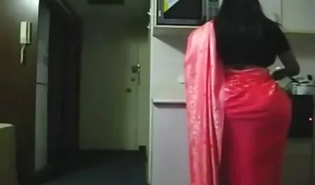 پنجابی بابی در داستان شهوانی مادر نمایش قرمز سالوار فاک