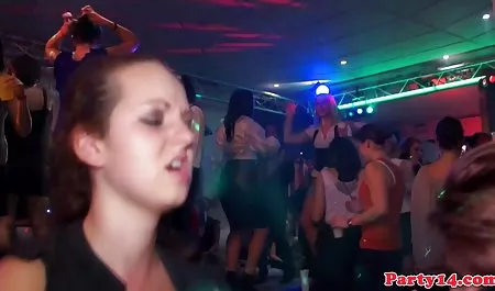 Frauen داستان شهوانی خانه beim Bund
