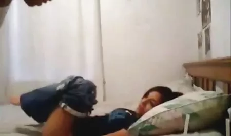MILF داستانهای شهوانی واقعی استراپون لزبین