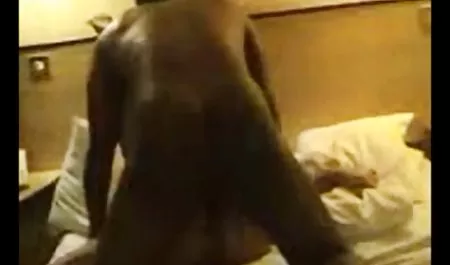 سبزه Busty داستانهای سکسی و شهوانی MILF لعنتی می شود